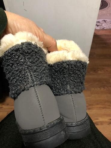 Уги новый 36 размер не разу не одевали размер не подошло. Покупала в