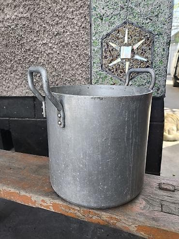 Алюминиевая кастрюля 20 л. двумя заклепанными ручками. - Материал