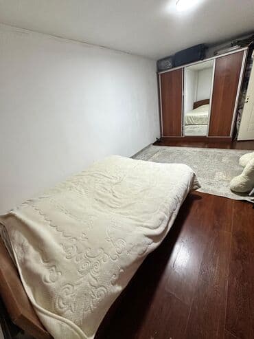 дувух ярсный крават: Кирпичный жилой дом 3 этажа с балконами и закрытым подъездом. - — 5