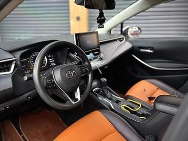 prius v: Toyota Corolla: 2020 г., 1.8 л, Вариатор, Гибрид, Седан — 3