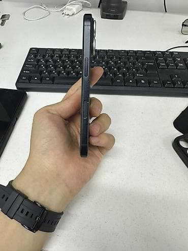 iphone 70: IPhone 16, Черный — 6