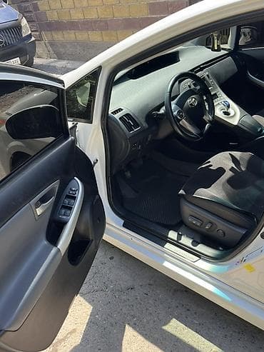 mini kooper: Toyota Prius: 2015 г., 1.8 л, Вариатор, Гибрид, Хэтчбэк — 6