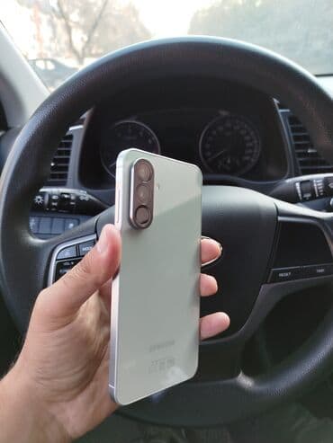 Samsung Galaxy A56, Б/у, 256 ГБ, цвет - Зеленый, 2 SIM