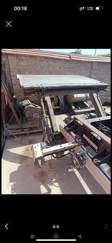 прозрачные крыши: Гидроборт (подъемная задняя платформа) для грузового автомобиля. - — 2