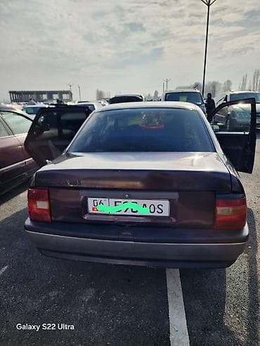 Opel Vectra: 1992 г., 1.8 л, Механика, Бензин, Седан
