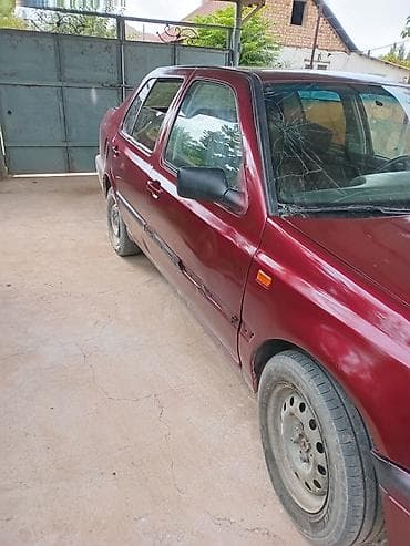 Volkswagen Vento: 1994 г., 1.8 л, Механика — 4