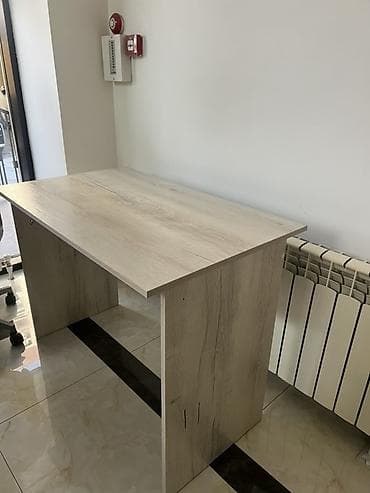 Столы: Офисный стол, Нерегулируемый, цвет - Бежевый, Прямоугольный, ЛДСП — 1