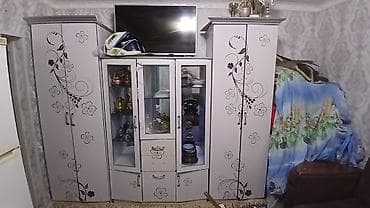 Стенка/гарнитур для гостиной с витриной и шкафами. Состав и