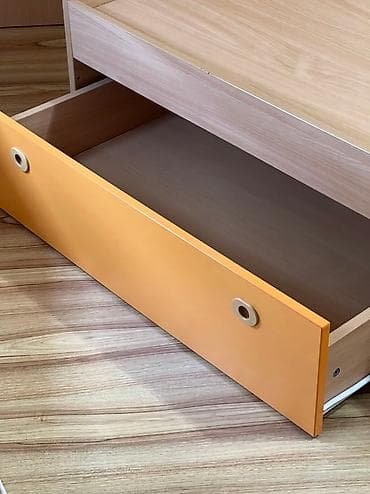 подрастковая кровать: Юношеский гарнитур б/у
2 кровати 
Шкаф 1 для одежды
Компьютерный стол — 3