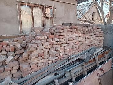 Кирпич полнотелый керамический, разобранный и отсортированный по