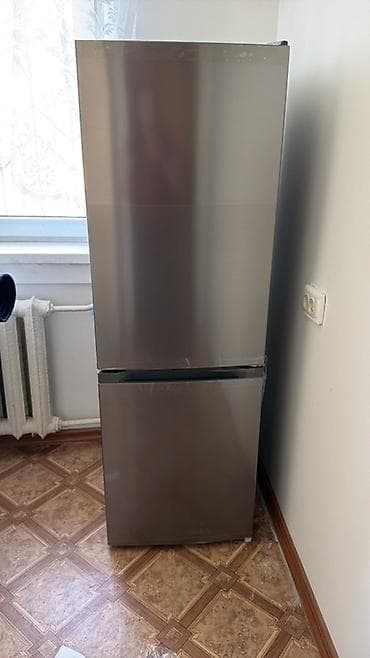 fridge: Холодильник двухкамерный с нижней морозильной камерой, серебристый — 4