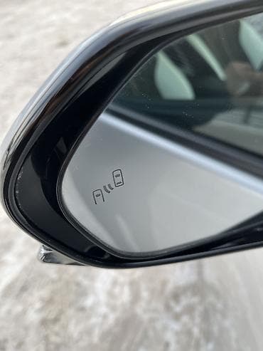 shevrolet volt: Toyota Prius: 2019 г., 1.8 л, Вариатор, Гибрид, Хэтчбэк — 9