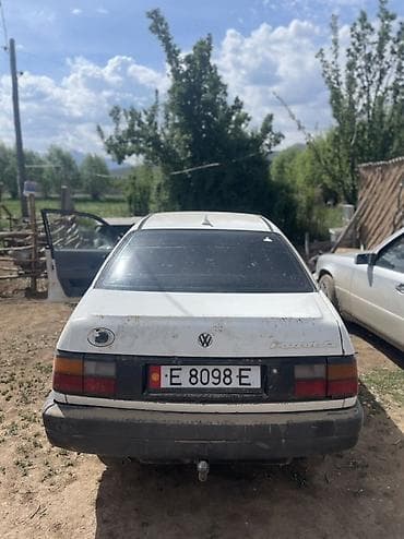 салон машины: Volkswagen Passat: 1988 г., 1.8 л, Механика, Бензин, Седан — 4
