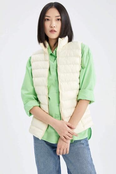 Продаю новую безрукавку, размер М, цена 2500 сом. Производство Турция at lalafo.kg Продаю новую безрукавку, размер М, цена 2500 сом. Производство Турция