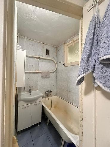 мед центр аренда: 2 комнаты, С мебелью частично — 1