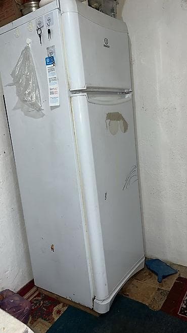 Холодильники: Холодильник Indesit, Двухкамерный, 57 * 165 * 60 — 2