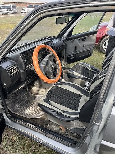 задняя полка гольф 2: Volkswagen Jetta: 1989 г., 1.6 л, Механика, Бензин, Седан — 6