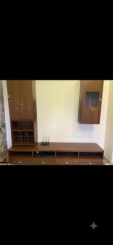 bed table: Стенка-шкаф, Тип стенки-шкафа: Модульная, Для зала, Особенности: С отделением под телевизор — 1