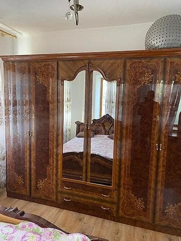 Спальный гарнитур, Б/у, Двуспальная кровать, Шкаф, Италия, Дерево, Самовывоз, цвет - Коричневый