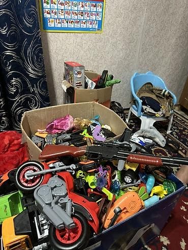 Большая коробка детских игрушек, микс Содержимое: - Разнообразные at lalafo.kg Большая коробка детских игрушек, микс Содержимое: - Разнообразные