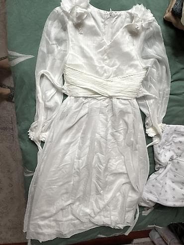 белый платия: Новое платье, ни разу не надевала. Размер: S 42 Очень красиво сидит по — 6