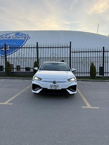 GAC Aion S – современный электрический седан в белом цвете. Кузов и