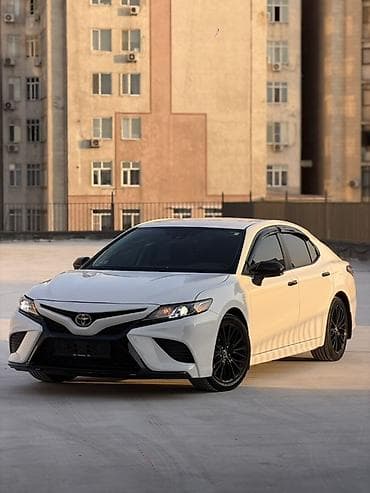 Toyota Camry: 2020 г., 2.5 л, Автомат, Бензин, Седан — 2