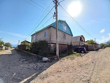 жер үй: Продаётся частный дом из кирпича с большим закрытым двором. Основные — 10