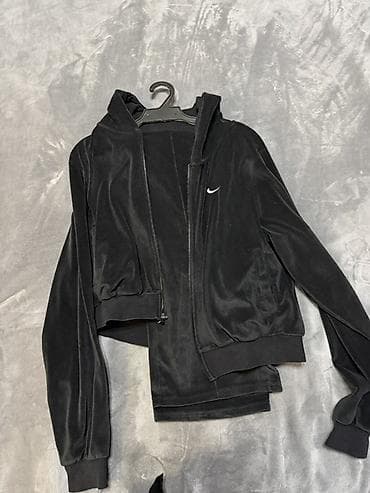 куртки найк: Велютовый худи-джемпер Nike в черном цвете. - Материал: мягкий велюр — 2