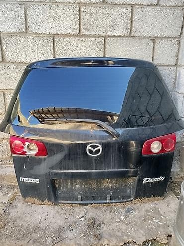 калпак на зил: Крышка багажника Mazda, Оригинал — 1