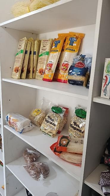 слива оптом: Ассортимент продуктов и напитков в магазине. - Бутилированная вода — 3