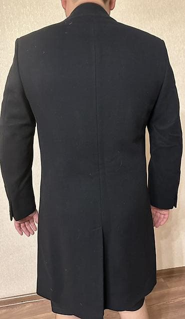 Мужское классическое пальто черного цвета. - Прямой крой до колена -