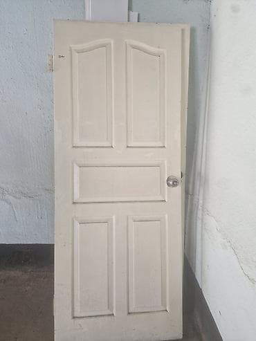 Межкомнатная дверь с классическим филёнчатым дизайном (6 панелей). -