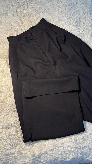 Классические черные брюки палаццо прямого кроя.РАЗМЕР S-M тянется цена — 3