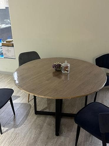 продаю круглый стол: Круглый обеденный стол в современном стиле. - Столешница: массив/шпон — 2