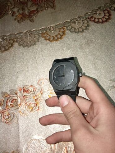 сколько стоят электронные часы: Минималистичные наручные часы в матово‑черном исполнении. - Корпус — 2