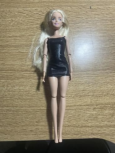 Кукла-Barbie с аксессуарами и нарядами Состав набора: - Кукла со