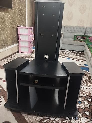 полки книжные навесные: Тумба и подставка для телевизора, Б/у, Напольная, ЛДСП, Самовывоз, цвет - Черный — 3