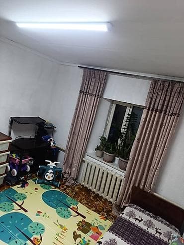Үйлөр: Продается дом в тихом тупиковом переулке. Расположен в спокойном — 4