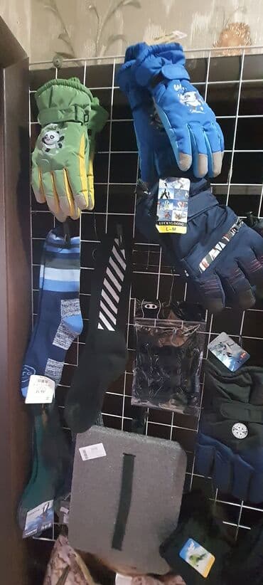 настольный теннисная ракетка: Ботинки для сноуборда Burton размер 43. 44. цена 10т. лыжные ботинки — 25