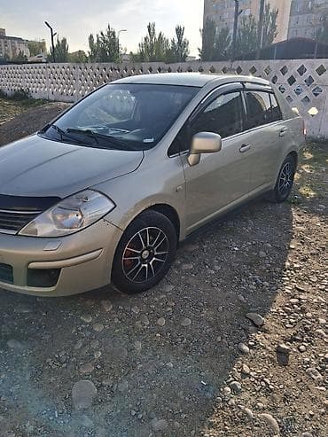 Nissan Tiida: 2008 г., 1.6 л, Механика, Бензин, Седан