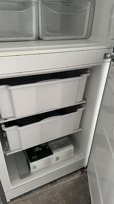Морозильники: Холодильник Indesit, Б/у, Двухкамерный — 4