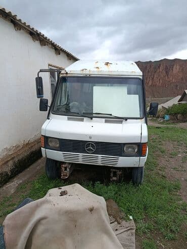 немецкий набор ключ: Mercedes-Benz MB 100: 1991 г., 2.9 л, Механика, Дизель, Бус — 1
