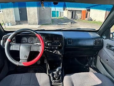 воздушный фильтр корпус: Volkswagen Passat: 1990 г., Седан — 7