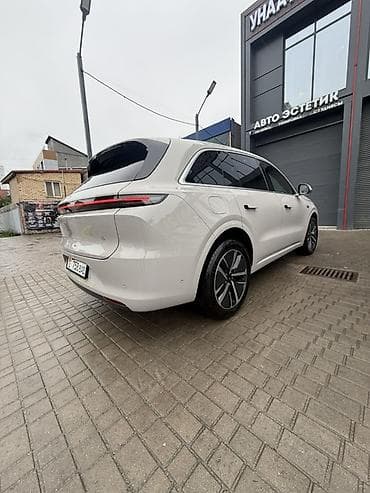 авто крайслер: Lixiang L6: 2024 г., 1.5 л, Автомат, Электромобиль, Кроссовер — 3