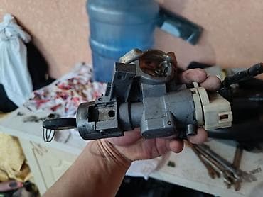 люки крыши ремонт: Замок зажигания Mazda — 1