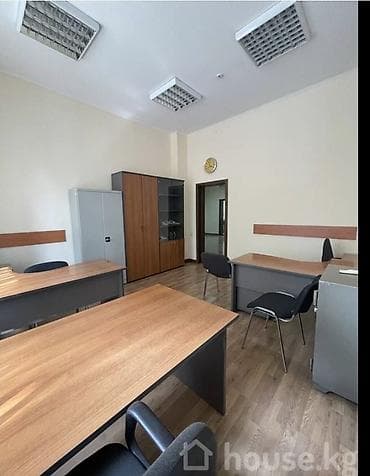 Недвижимость: Сдается офисное помещение на первой линии в центре города! Район — 5