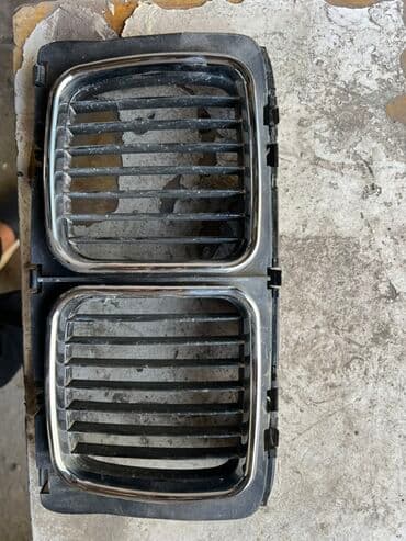 доски delta by axent с дополнительными планками: Решетка радиатора BMW 1995 г., Б/у, Оригинал — 1