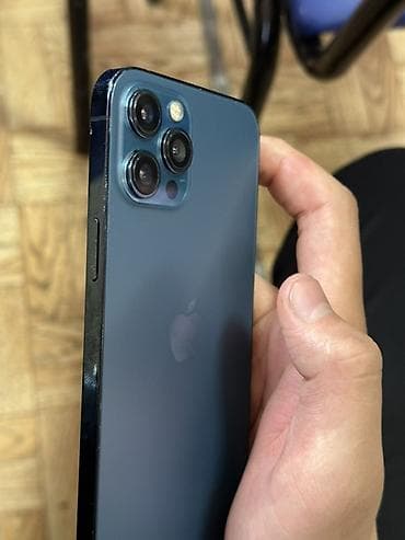 экраны: IPhone 12 Pro, Pacific Blue, 81 % — 2