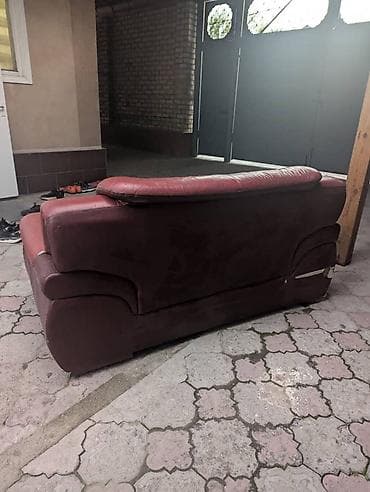 столы пуфики: Комплект мягкой мебели, Б/у, цвет - Красный — 2